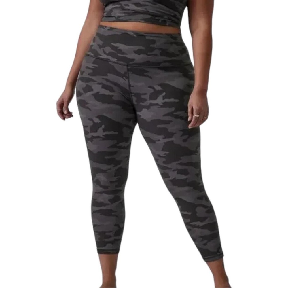 Athleta Black Camo Ultimate 7/8 Stash Pocket Tight Tights Leggings - Picture 2 of 11